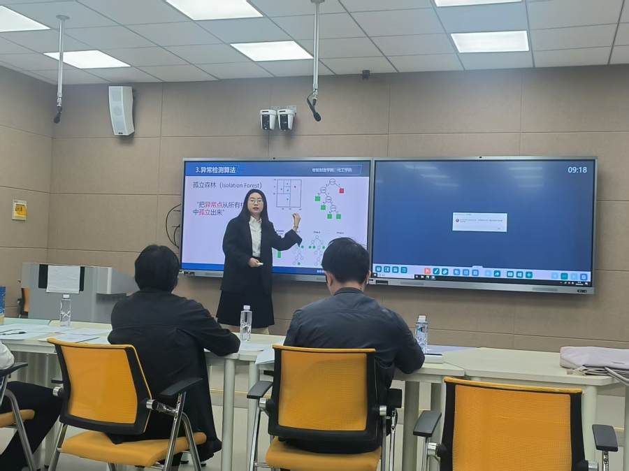 2025年校级教学能力比赛-照片 (9).jpg