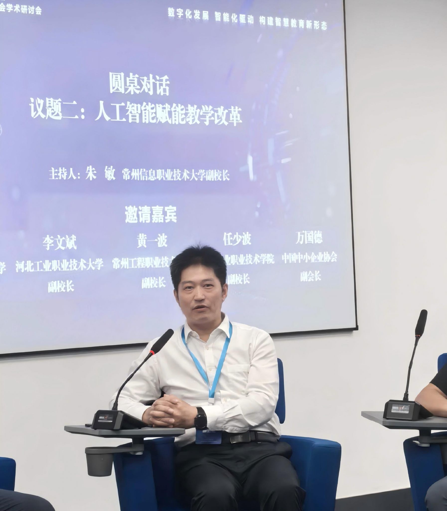 黄一波.jpg 黄一波.jpg