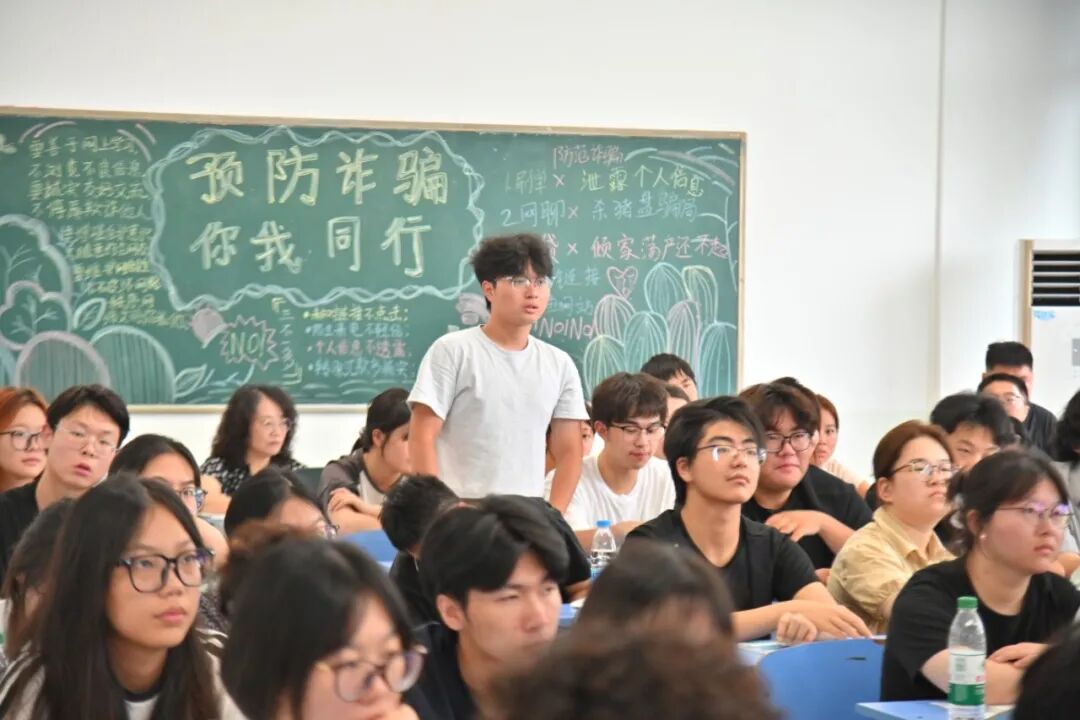 学生1.jpg 学生1.jpg